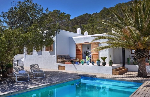 Santa Eulalia del Rio Villa | Charming elegant villa right on the sea