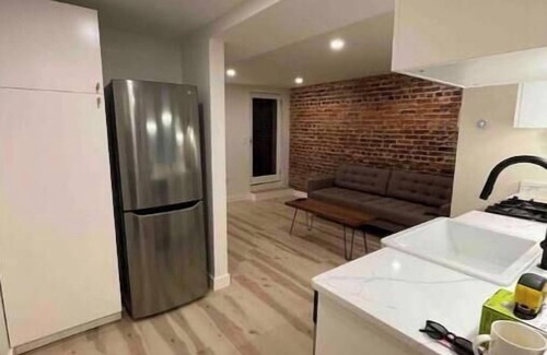 Bloomingdale Apartment | Charming English Bsmt Apt- 2 bedroom