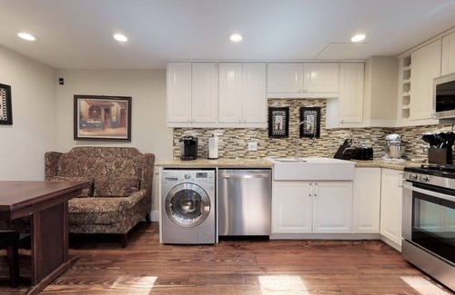 Marietta Apartment | Charming English Cottage