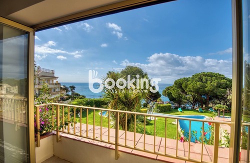 Sant Feliu de Guixols Apartment | Charming apartment in Sant Feliu de Guíxols with pool and spectacular sea views