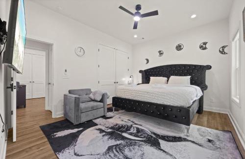 Church Street House | Charming Escape with Hot Tub & Fire Pit Winter Haven!