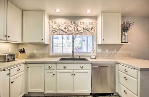 Central Oregon House | Charming Eugene Home w/Fire Pit: 8 Mi to UO!