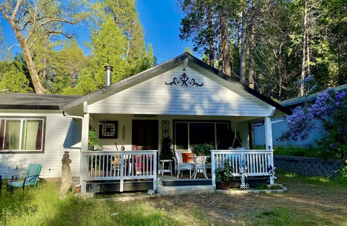 Fair Play Cottage | Charming Fair Play Cottage near local wineries