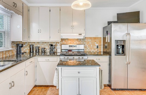 Fairhope House | Charming Fairhope Home ~ 2 Mi to North Beach Park!