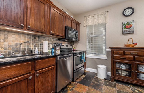 Galena House | Charming Fall Stay on Prospect St ~ Walkable 2 Downtown Galena w/Parking!