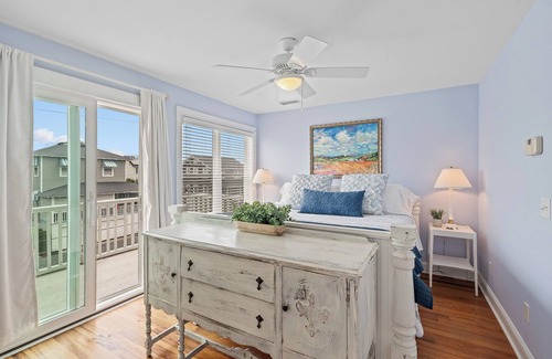 Wrightsville Beach Cottage | Charming family cottage in the heart of Wrightsville Beach w/ wrapping porch