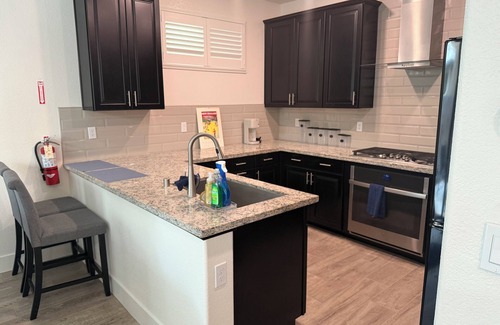 Elk Grove House | Charming family-friendly 2-bedrooms with Jack & Jill bathroom near Sky River.