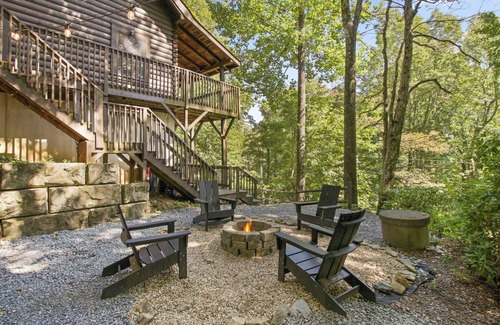 Blowing Rock Cabin | Charming Family Fun Cabin - Game Room, Arcade, Foosball by Grandfather Mountain