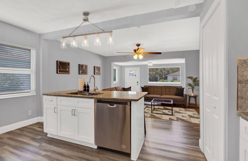 North Hyde Park House | Charming Family Gem: 5 Star Location ~ Deck ~ Parking!