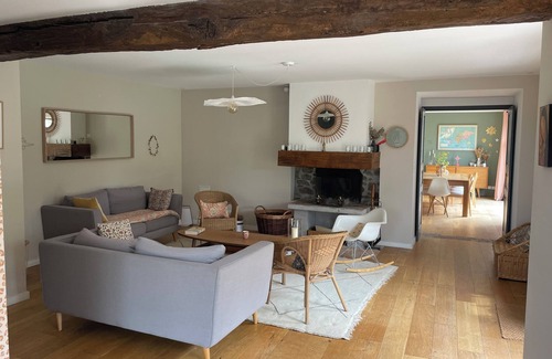 Parame House | Charming family home close to shops and beaches