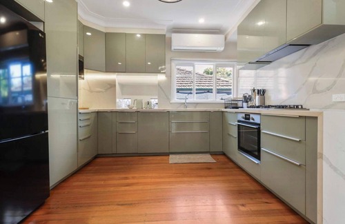 Ringwood House | Charming Family Retreat in Ringwood