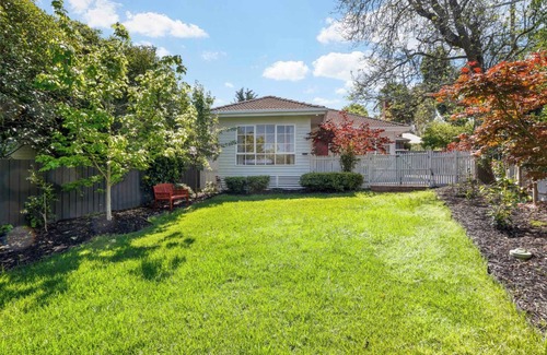 Ringwood House | Charming Family Retreat in Ringwood