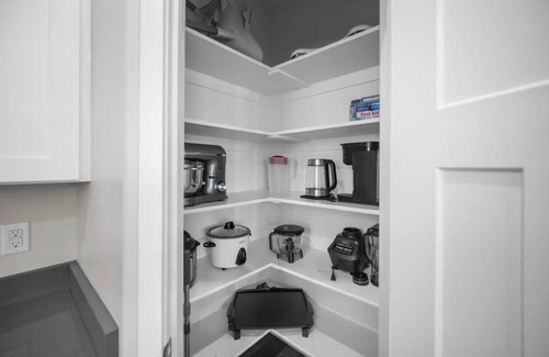 South Jordan House | Charming Family Stay w Arcade Theatre, Ski Haven! Walking trails and river walk