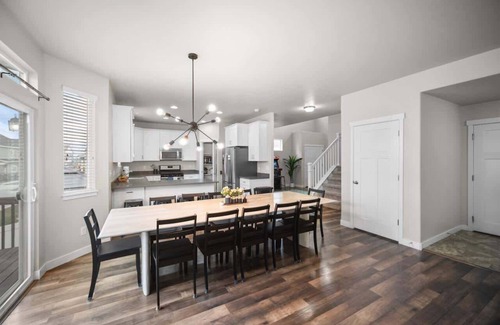 South Jordan House | Charming Family Stay w Arcade Theatre, Ski Haven! Walking trails and river walk