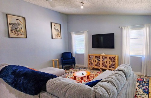 Bayou Oaks Apartment | Charming family style 1st floor apartment.