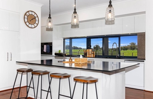 Bovell House | Charming Farm View House: Serene Countryside Retreat with Modern Comfort