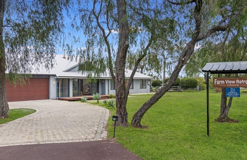 Bovell House | Charming Farm View House: Serene Countryside Retreat with Modern Comfort