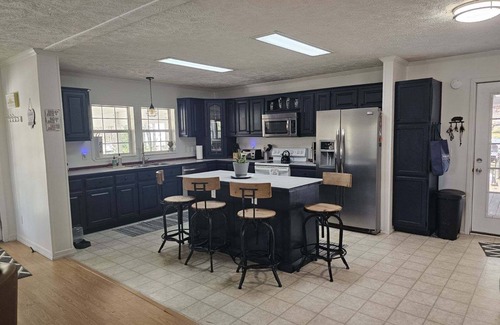 Rutherfordton Other | Charming farmhouse with 3 bedrooms and WiFi, AC in enchanting Rutherfordton