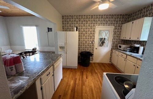 Spring Valley Other | Charming farmhouse with 4 bedrooms and WiFi, AC near Spring Valley