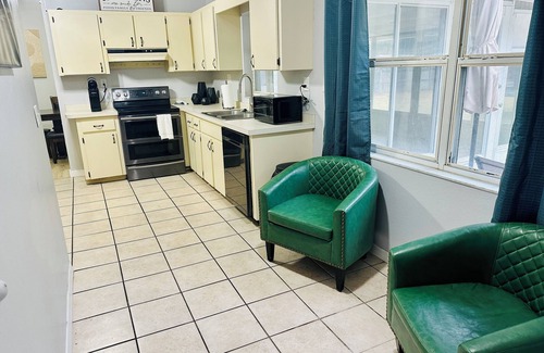 Ocala House | Charming Farmhouse 3-bedroom with WiFi in Ocala