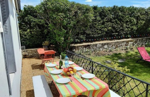 Taxat-Senat Cottage | Charming Farmhouse with Terrace, Spacious Garden, BBQ and Modern Amenities