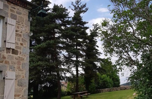 Lavoine Cottage | Charming Farmhouse in Bourbonnaise Mountains - Pets Allowed