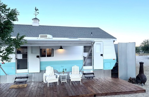 Tehachapi House | Charming Farmhouse in a Travel Trailer