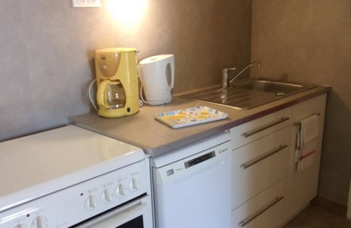 Vieure Cottage | Charming farmhouse in Vieure, pets allowed, sheets included