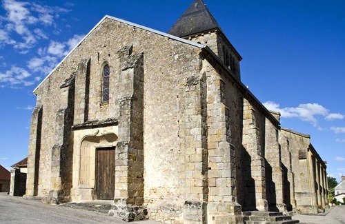 Vieure Cottage | Charming farmhouse in Vieure, pets allowed, sheets included