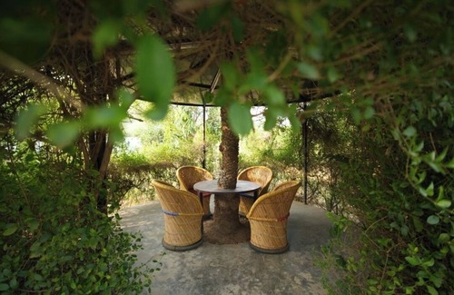 Faridabad Other | Charming farmhouse retreat with lush gardens and serene views