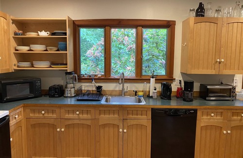West Tisbury House | Charming Farmhouse serene amongst the trees