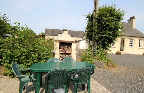 Berigny Cottage | Charming farmhouse with garden and BBQ near Cerisy