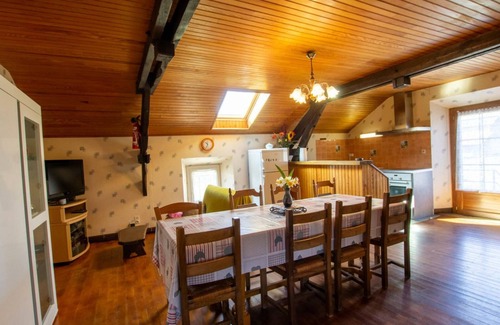 Doissat Cottage | Charming Farmhouse with Terrace, Fishing Ponds, and Outdoor Activities near Dordogne