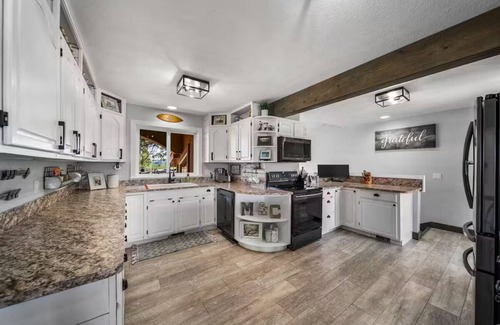 Durango Other | Charming Farmhouse with Mountain Views!