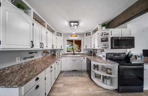 Durango Other | Charming Farmhouse with Mountain Views!