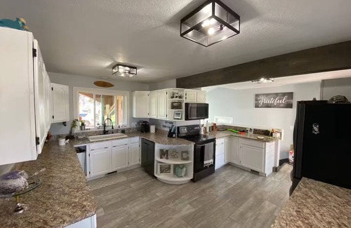 Durango Other | Charming Farmhouse with Mountain Views!