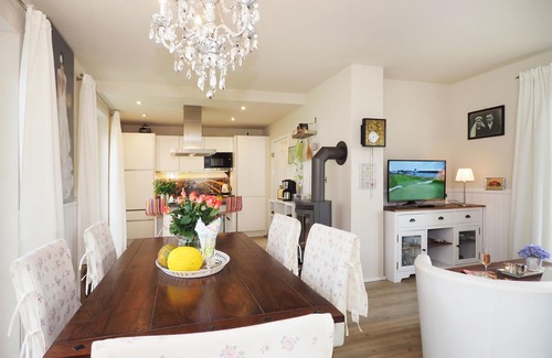 Zirchow House | Charming fisherman's cottage on the Szczecin Lagoon on a large plot.
