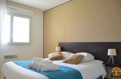 Grandcamp-Maisy Hotel | Charming Fishing Port of Grandcamp-Maisy View! Parking, Pool, Pets Allowed!