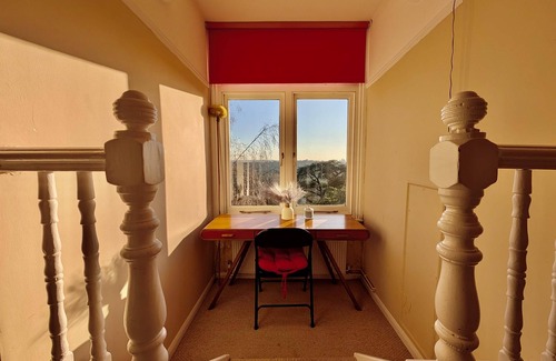 London Borough of Bromley Apartment | Charming Flat in Bromley Near Transit