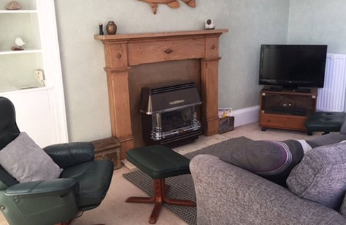 Anstruther Apartment | Charming Flat with Harbor View in Picturesque Fishing Village.