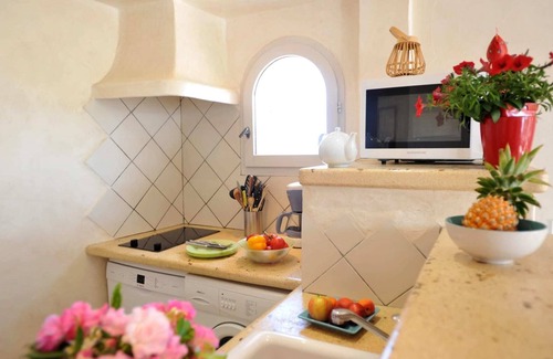 Lecci Apartment | Charming flat with its feet in the water