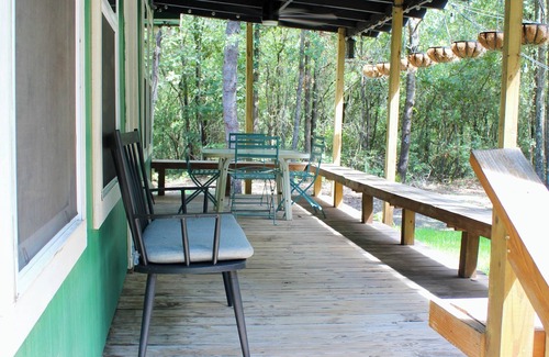 Hawkins House | Charming Forest Retreat with Modern Amenities – Perfect Getaway!