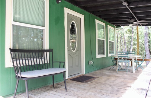 Hawkins House | Charming Forest Retreat with Modern Amenities – Perfect Getaway!