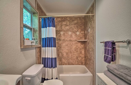 Lake Worth Apartment | Charming Fort Worth Apartment - 8 Mi to Downtown!