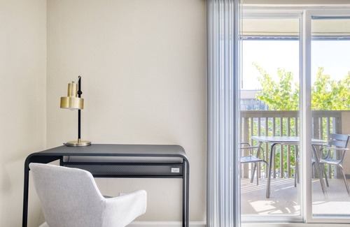 Foster City Apartment | Charming Foster City 1BR w/Gym, Pool, W/D, near highways, by Blueground