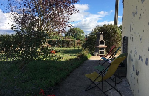 Bourbon-l'Archambault Cottage | Charming independent farmhouse, pets allowed, terrace and garden