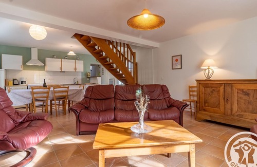 Coutures Cottage | Charming Cottage Between Vineyards & Woods, Near Angers & Saumur