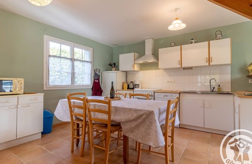 Coutures Cottage | Charming Cottage Between Vineyards & Woods, Near Angers & Saumur