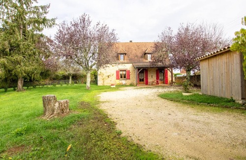 Cenac-et-Saint-Julien Cottage | Charming Cottage near Sarlat with Garden, Fireplace, and Family Amenities