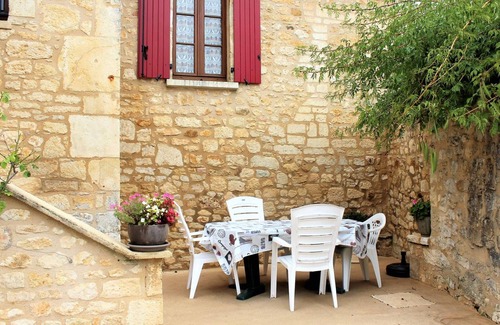 Cenac-et-Saint-Julien Cottage | Charming Cottage Near Sarlat with Garden, Fireplace, and Modern Amenities